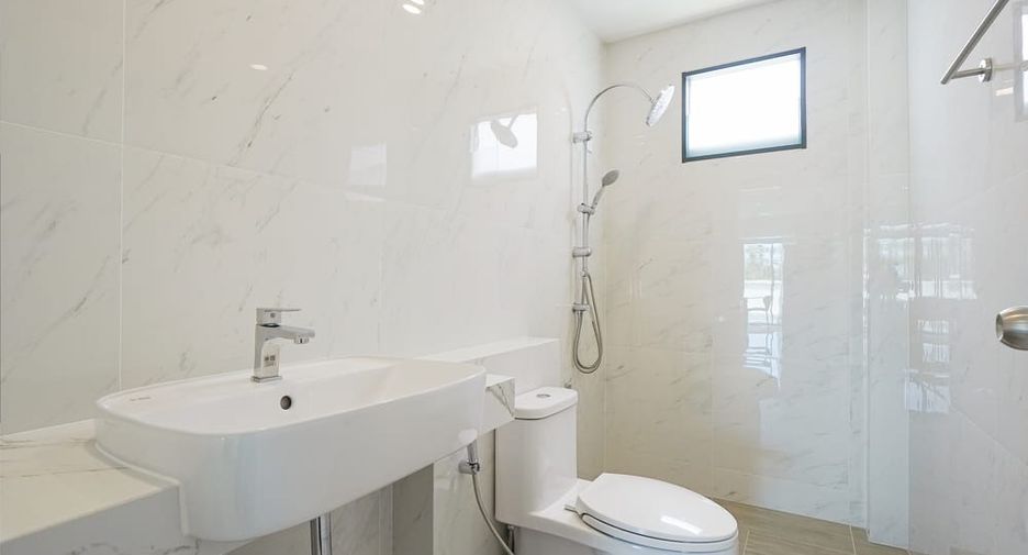 Villa zum Kauf mit 4 Zimmer in Bang Lamung, Chonburi