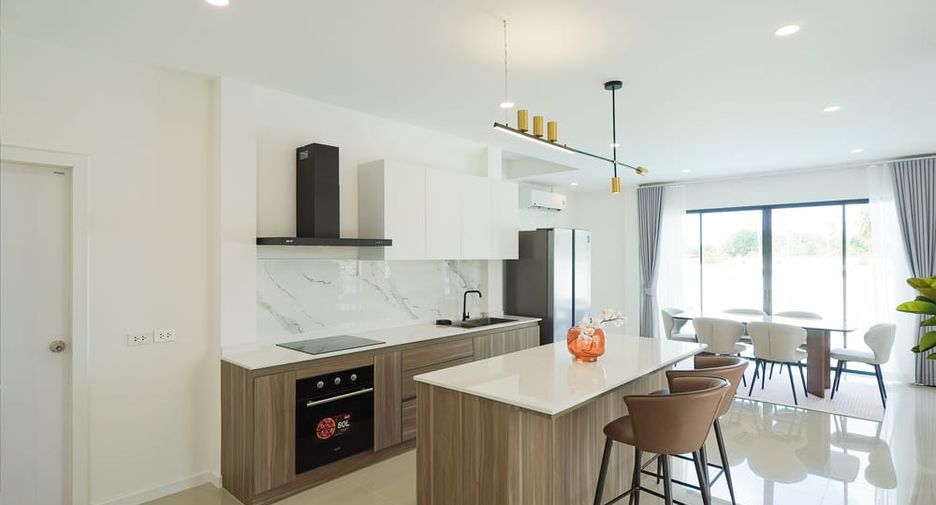 Villa zum Kauf mit 4 Zimmer in Bang Lamung, Chonburi