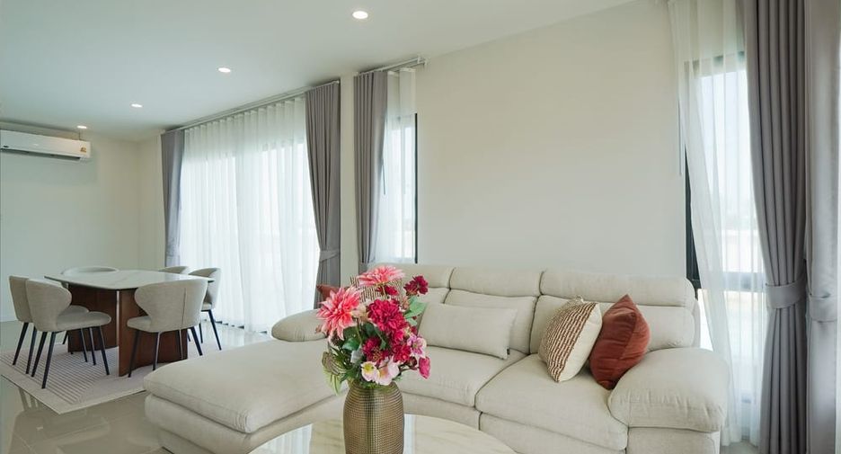 Villa zum Kauf mit 4 Zimmer in Bang Lamung, Chonburi