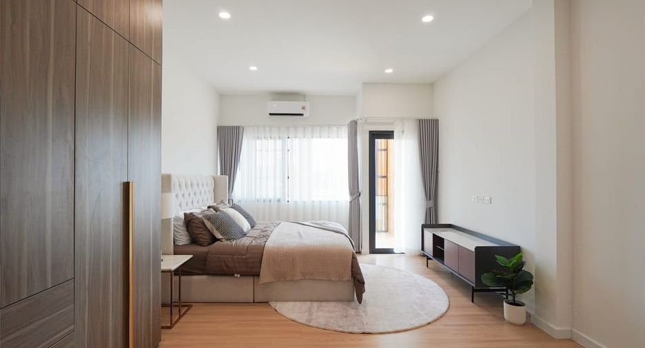 Villa zum Kauf mit 4 Zimmer in Bang Lamung, Chonburi