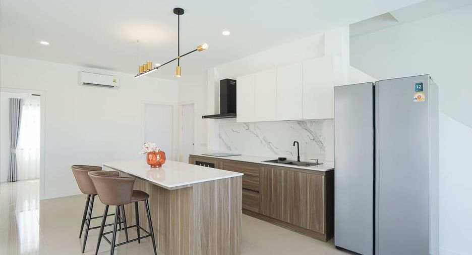 Villa zum Kauf mit 4 Zimmer in Bang Lamung, Chonburi
