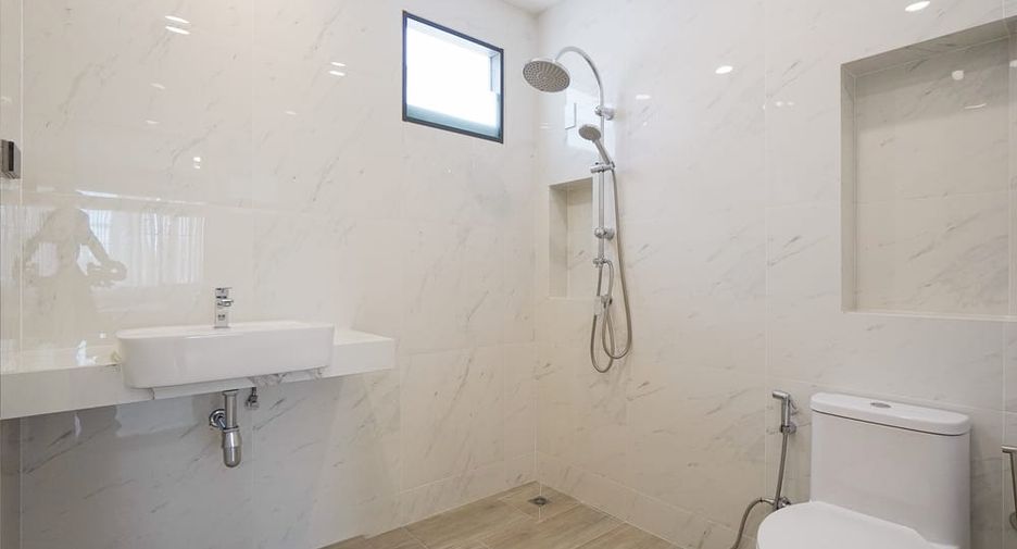 Villa zum Kauf mit 4 Zimmer in Bang Lamung, Chonburi