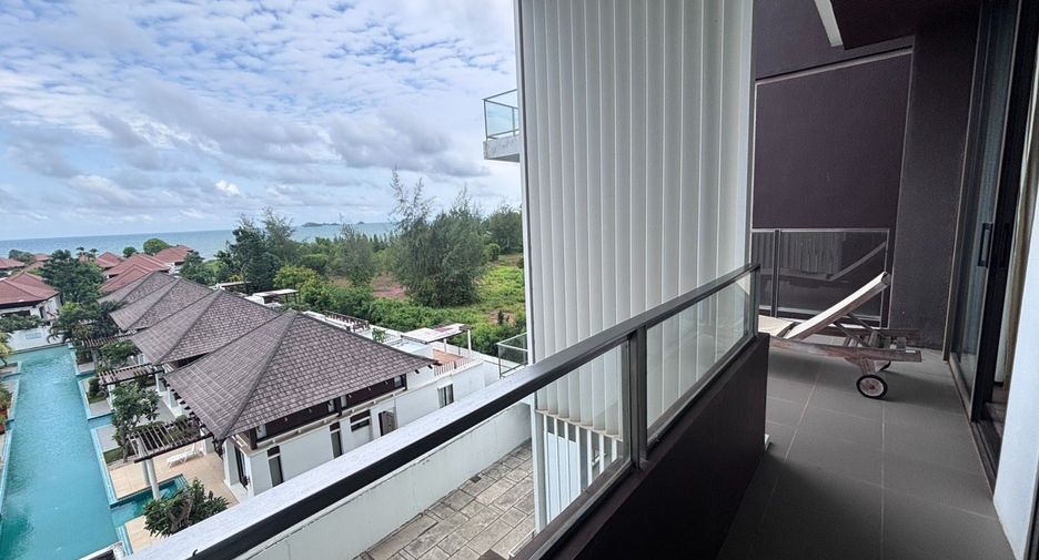 For sale 1 bed condo in Klaeng, Rayong