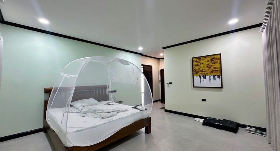 For rent and for sale 4 bedrooms villa in Huay Yai, Pattaya