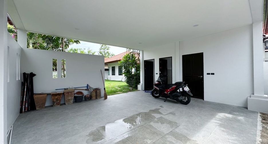 For rent and for sale 4 bedrooms villa in Huay Yai, Pattaya