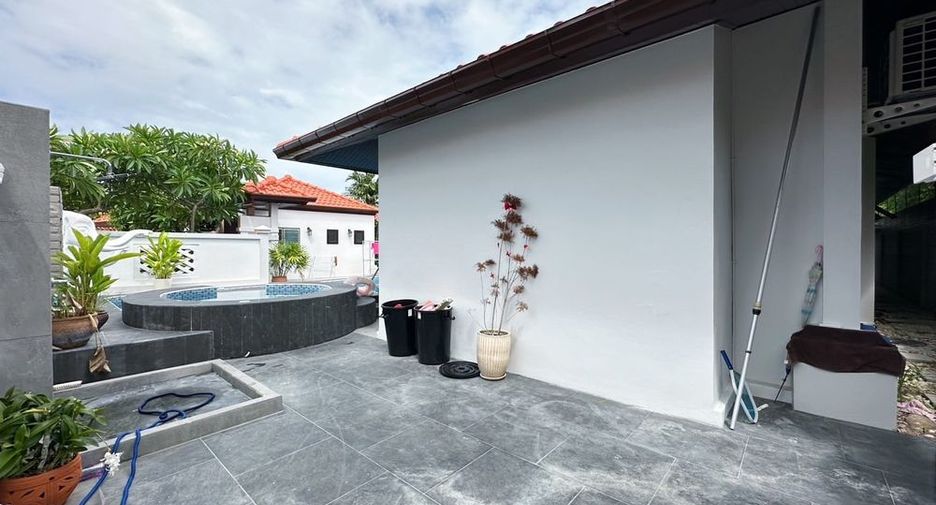 For rent and for sale 4 bedrooms villa in Huay Yai, Pattaya
