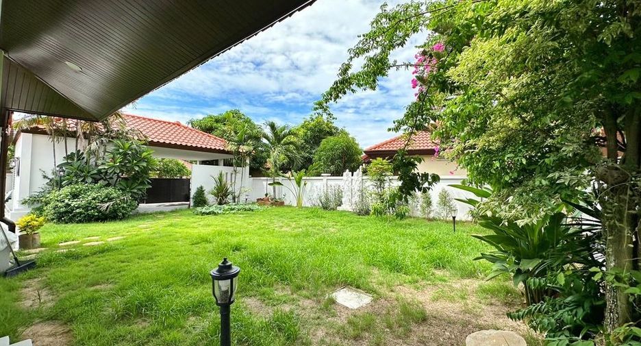 For rent and for sale 4 bedrooms villa in Huay Yai, Pattaya
