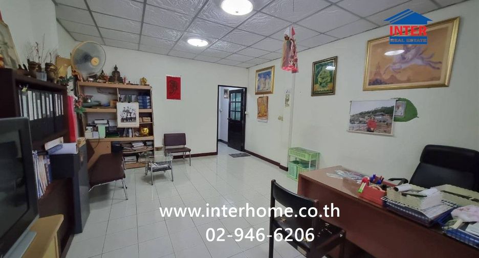 ขาย 4 ห้องนอน พื้นที่ค้าปลีก ใน บางกะปิ, กรุงเทพฯ