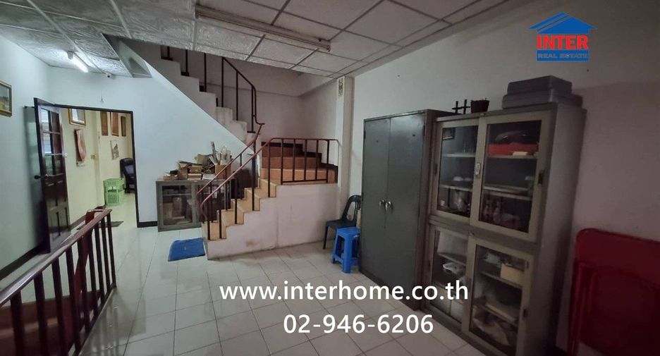 ขาย 4 ห้องนอน พื้นที่ค้าปลีก ใน บางกะปิ, กรุงเทพฯ