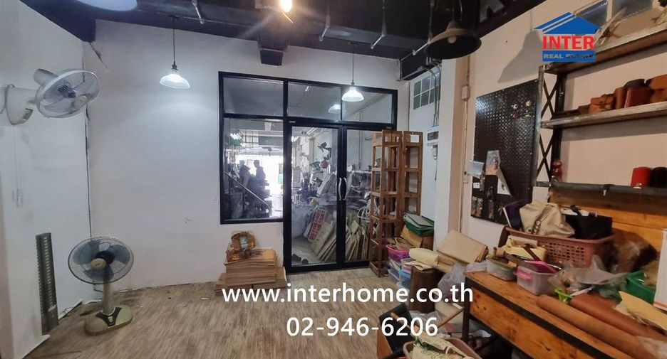 ขาย 4 ห้องนอน พื้นที่ค้าปลีก ใน บางกะปิ, กรุงเทพฯ