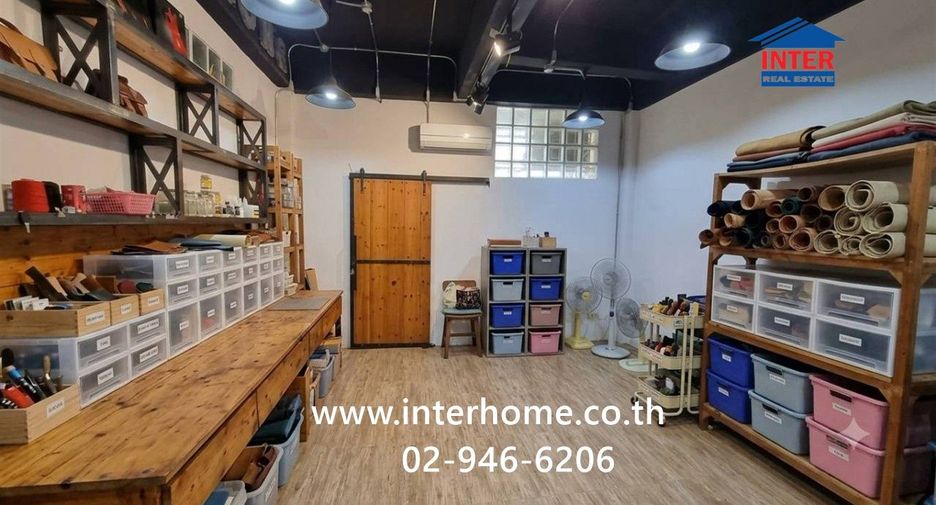 ขาย 4 ห้องนอน พื้นที่ค้าปลีก ใน บางกะปิ, กรุงเทพฯ