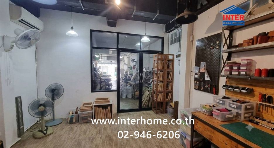 ขาย 4 ห้องนอน พื้นที่ค้าปลีก ใน บางกะปิ, กรุงเทพฯ