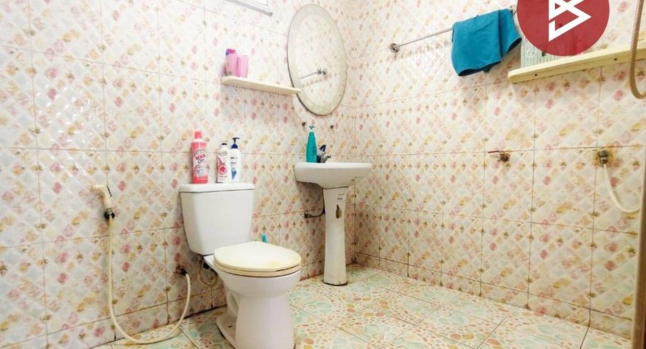 Apartamento en venta de 15 habitaciones en Si Racha, Chonburi
