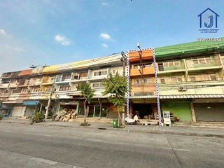 Local comercial en venta de 2 habitaciones en Khan Na Yao, Bangkok