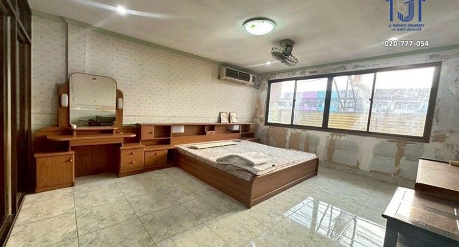 Local comercial en venta de 2 habitaciones en Khan Na Yao, Bangkok