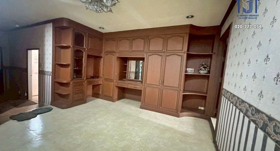 Local comercial en venta de 2 habitaciones en Khan Na Yao, Bangkok