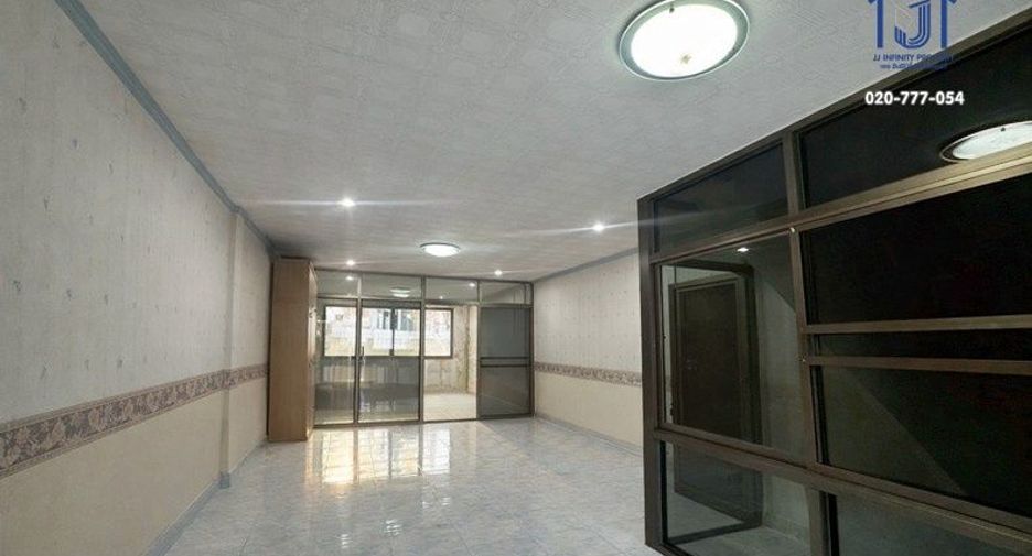 Local comercial en venta de 2 habitaciones en Khan Na Yao, Bangkok