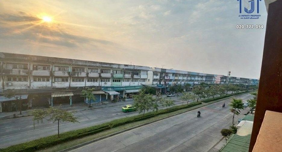Local comercial en venta de 2 habitaciones en Khan Na Yao, Bangkok