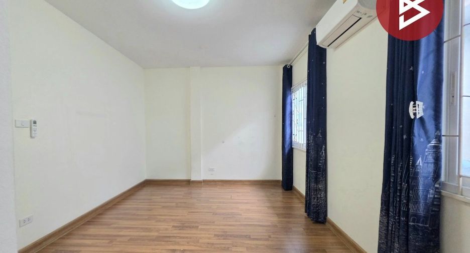 Reihenhaus zum Kauf mit 2 Zimmer in Si Racha, Chonburi