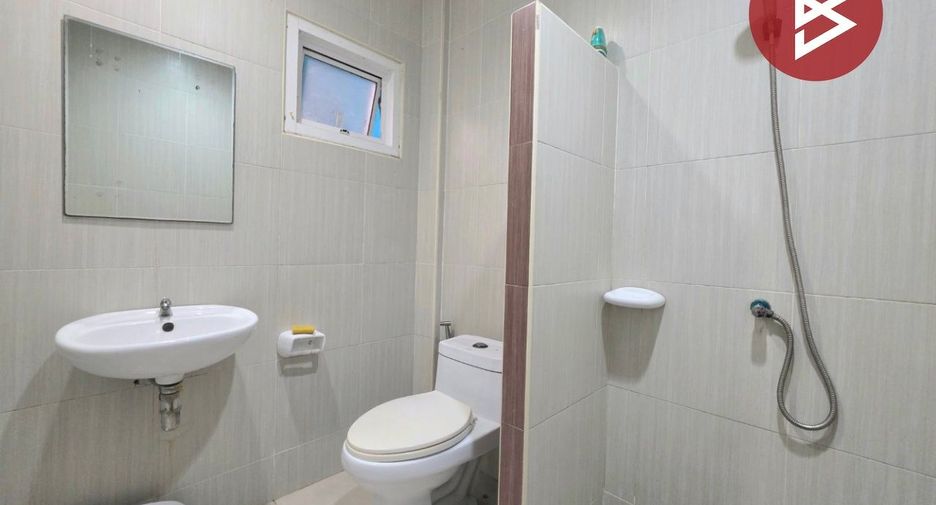 Reihenhaus zum Kauf mit 2 Zimmer in Si Racha, Chonburi