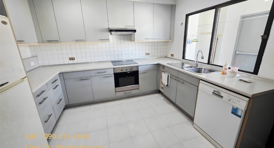 For sale 3 bedrooms condo in Khlong Toei, Bangkok