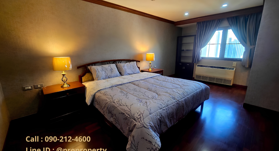 For sale 3 bedrooms condo in Khlong Toei, Bangkok