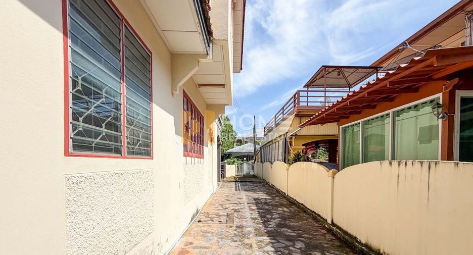 For sale 4 bedrooms house in Bang Khae, Bangkok