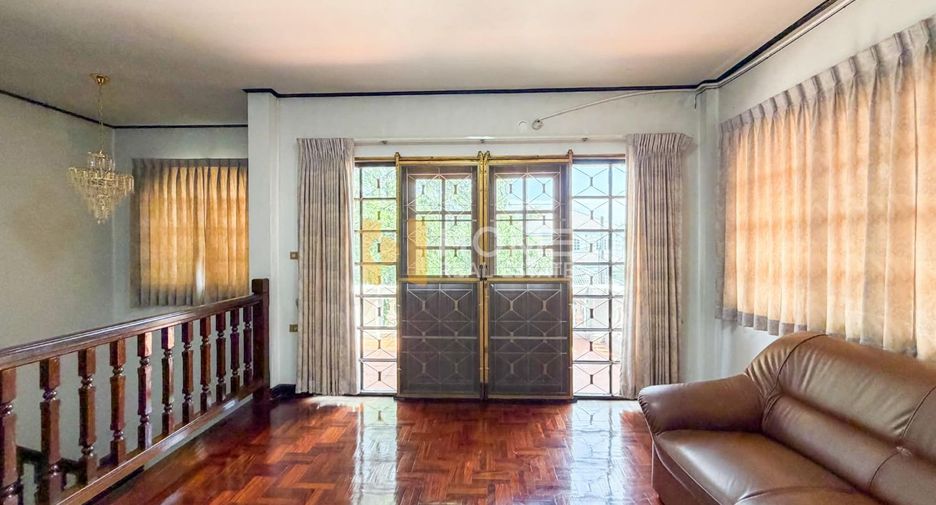 For sale 4 bedrooms house in Bang Khae, Bangkok
