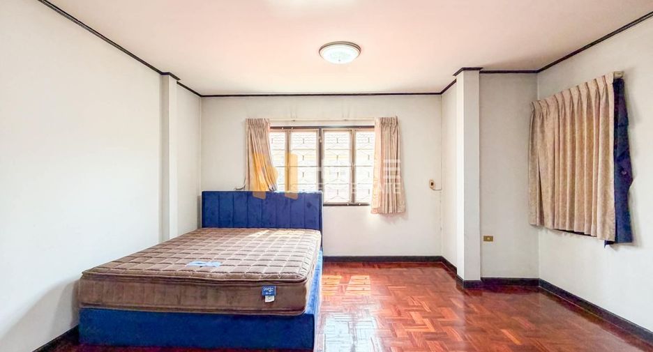 For sale 4 bedrooms house in Bang Khae, Bangkok