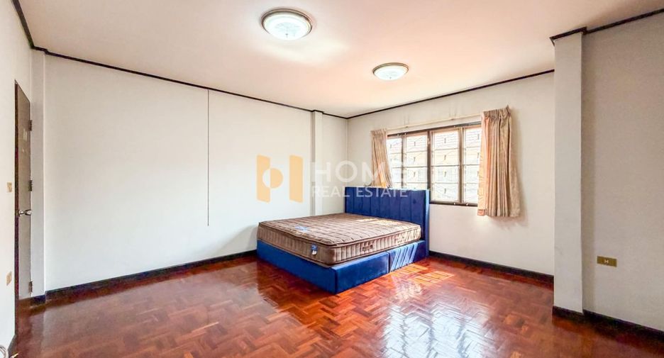 For sale 4 bedrooms house in Bang Khae, Bangkok