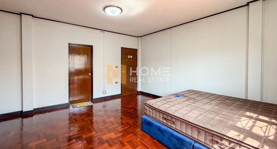 For sale 4 bedrooms house in Bang Khae, Bangkok