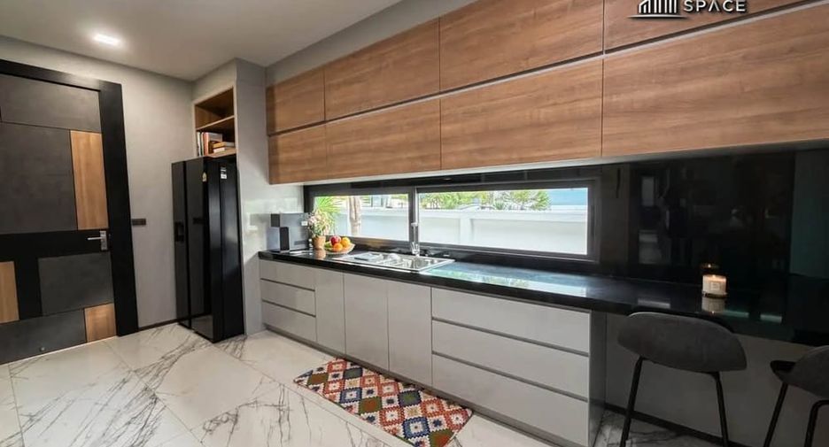 Villa zur Miete und zum Kauf mit 4 Zimmer in Bang Lamung, Chonburi