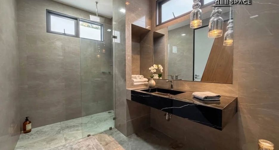Villa zur Miete und zum Kauf mit 4 Zimmer in Bang Lamung, Chonburi