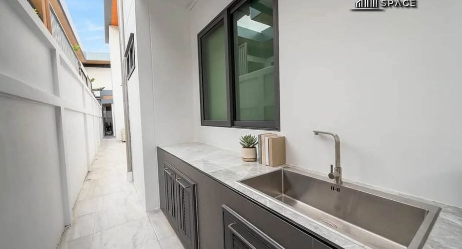 Villa zur Miete und zum Kauf mit 4 Zimmer in Bang Lamung, Chonburi