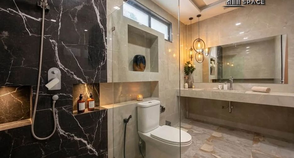 Villa zur Miete und zum Kauf mit 4 Zimmer in Bang Lamung, Chonburi