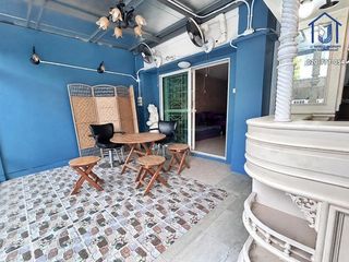 Casa adosada en venta de 3 habitaciones en Saphan Sung, Bangkok