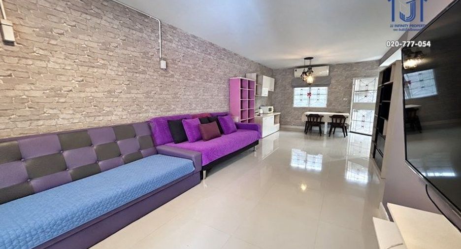Casa adosada en venta de 3 habitaciones en Saphan Sung, Bangkok
