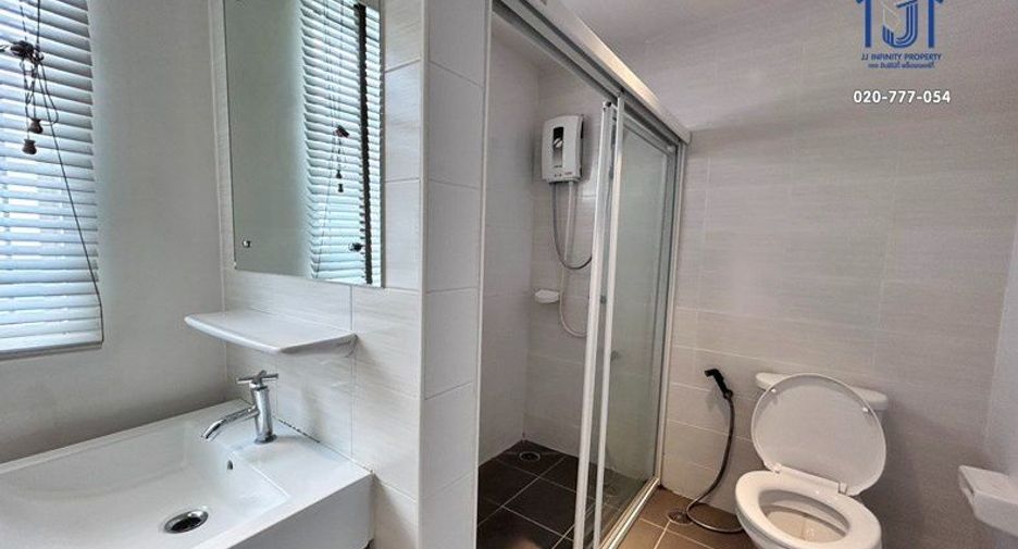 Casa adosada en venta de 3 habitaciones en Saphan Sung, Bangkok