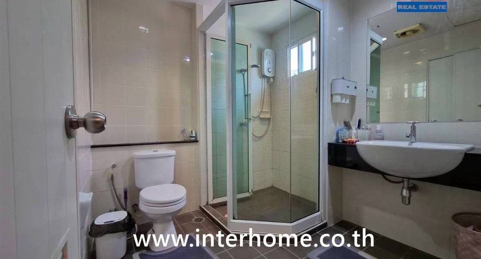 Casa en venta de 3 habitaciones en Phra Samut Chedi, Samut Prakan