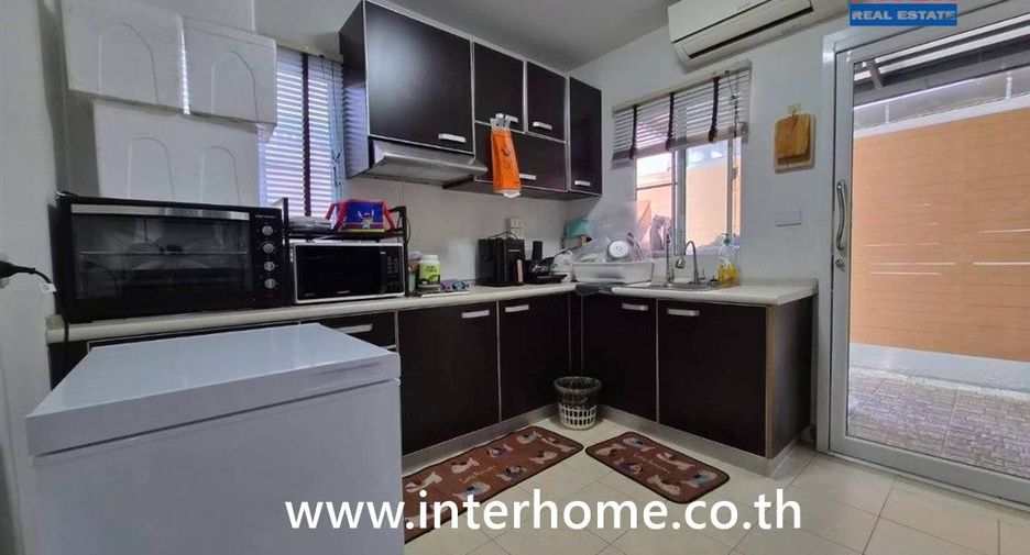 Casa en venta de 3 habitaciones en Phra Samut Chedi, Samut Prakan