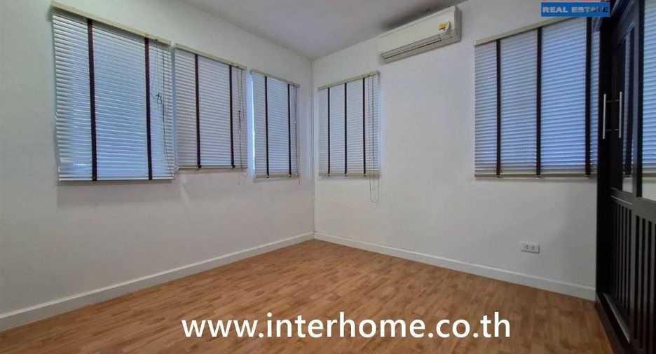 Casa en venta de 3 habitaciones en Phra Samut Chedi, Samut Prakan