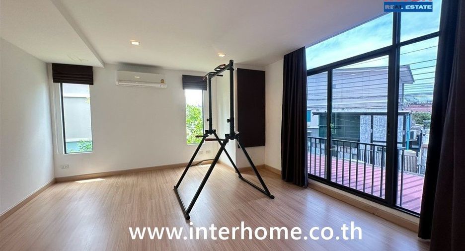 Reihenhaus zum Kauf mit 3 Zimmer in Pak Kret, Nonthaburi