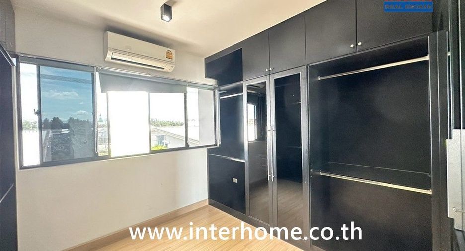 Reihenhaus zum Kauf mit 3 Zimmer in Pak Kret, Nonthaburi