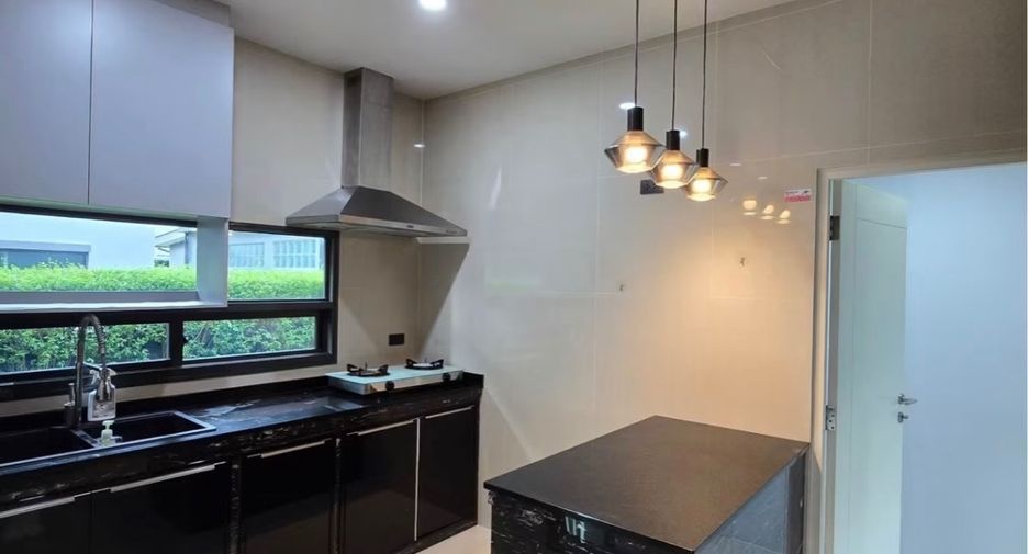 ให้เช่า 4 ห้องนอน บ้านเดี่ยว ใน บางกะปิ, กรุงเทพฯ