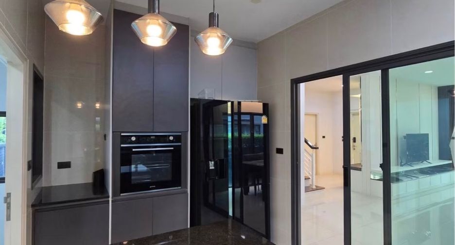 ให้เช่า 4 ห้องนอน บ้านเดี่ยว ใน บางกะปิ, กรุงเทพฯ