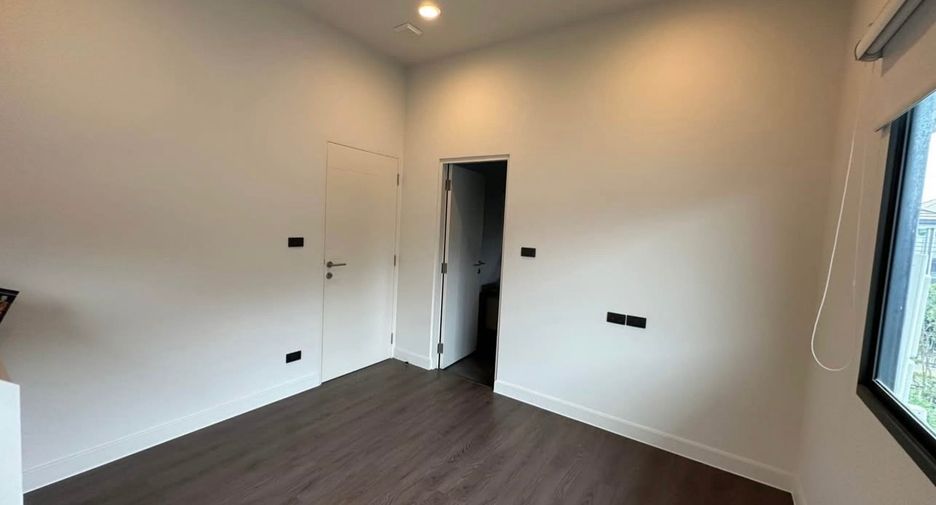 ให้เช่า 4 ห้องนอน บ้านเดี่ยว ใน บางกะปิ, กรุงเทพฯ