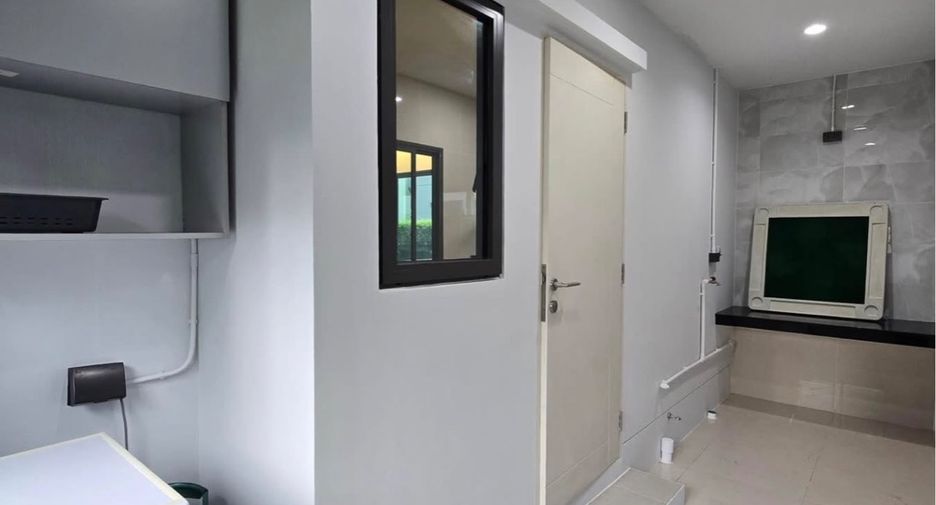 ให้เช่า 4 ห้องนอน บ้านเดี่ยว ใน บางกะปิ, กรุงเทพฯ
