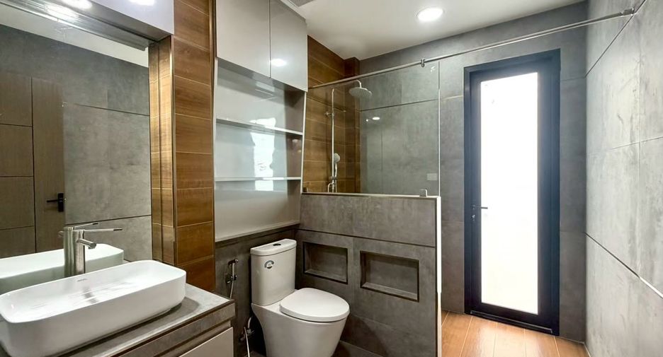 For sale 5 bedrooms house in Bang Lamung, Chonburi