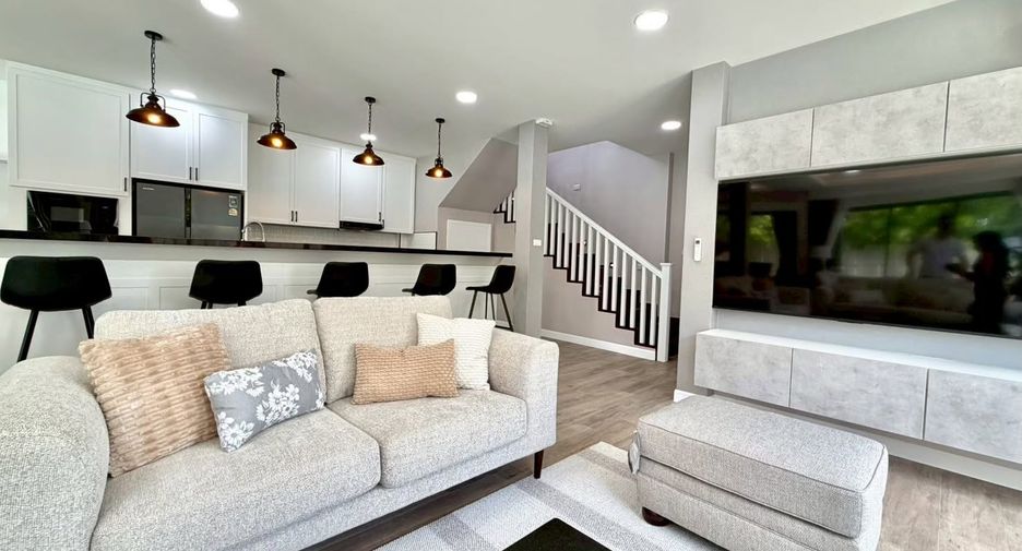 For sale 5 bedrooms house in Bang Lamung, Chonburi