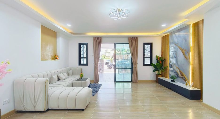Casa adosada en venta de 3 habitaciones en Khan Na Yao, Bangkok